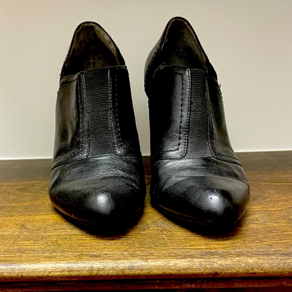 Nine West short heeled boot